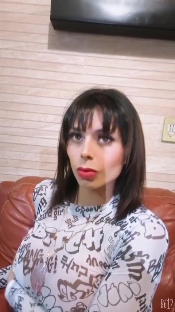 Barbietransxxxx: Tranny with model face penetrated at home anal