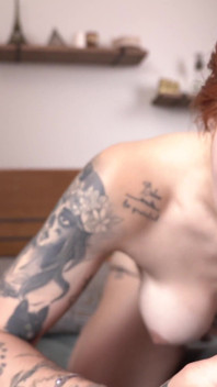 큰 자지를 요구하는 아름다운 빨간 머리 Bella Ruiva