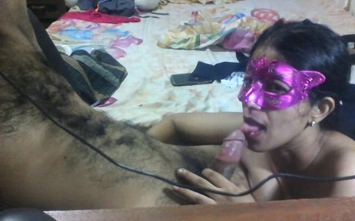 Arabicqueen: Joven pareja de Horney por primera vez follando en amigos...