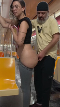 Estudante recebe porra no trem do metrô de Nova York