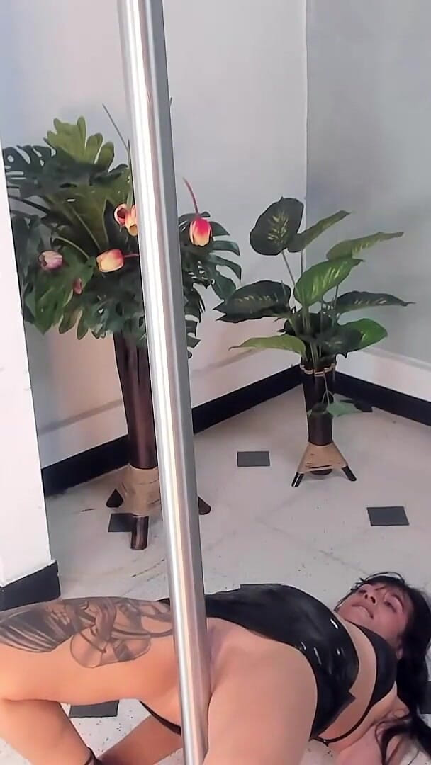 3 totangox: Pertunjukan memek bugil lagi asik joget seks sambil bugil