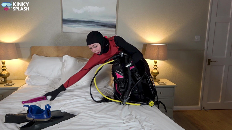UKCuteGirl Lucy Lauren: Scuba Retreat Part 3 Bedtime Gear Wank