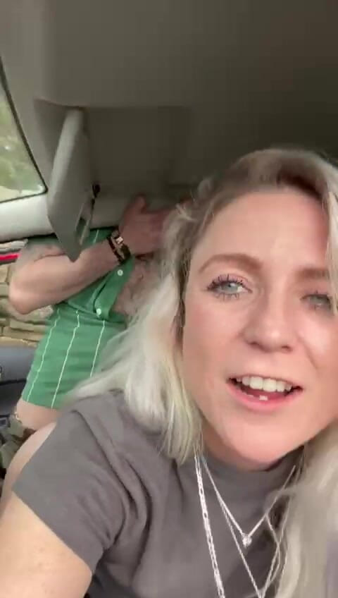 Mrandmrsevs: Kdo říká, že rozbité auto na kraji silnice je špatná