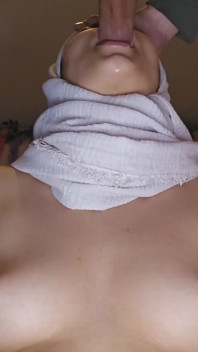 Halsfick, sperma in mund und körper devote arabische ehefrau mia niqab