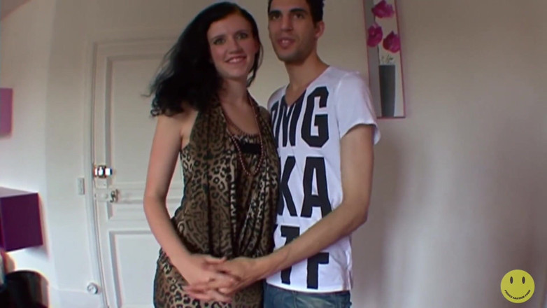 French Amateur Porn: Una bella teen amatoriale si fa scopare il culo da...