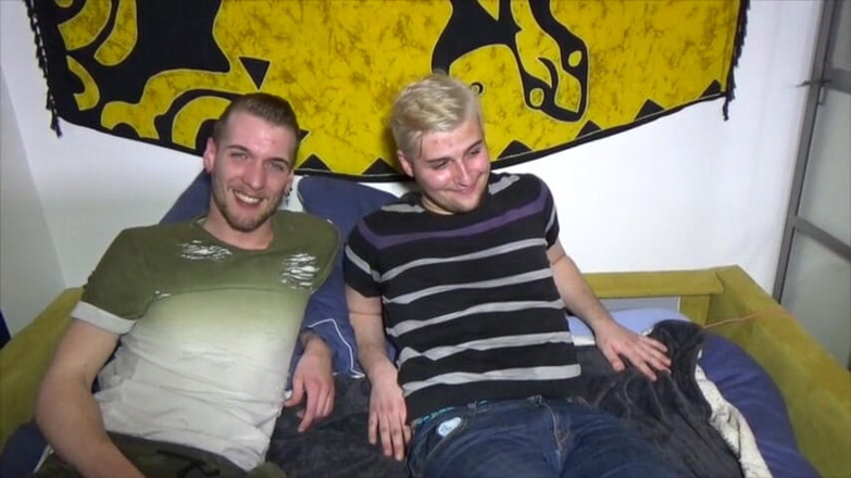 Gaybareback: Feminater typ wird ohne gummi von romain gefickt