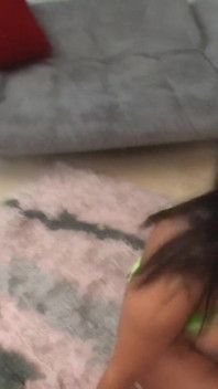 Aliana Love yang bertetek besar menunggang zakar besar dalam mencari orgasme yang sempurna