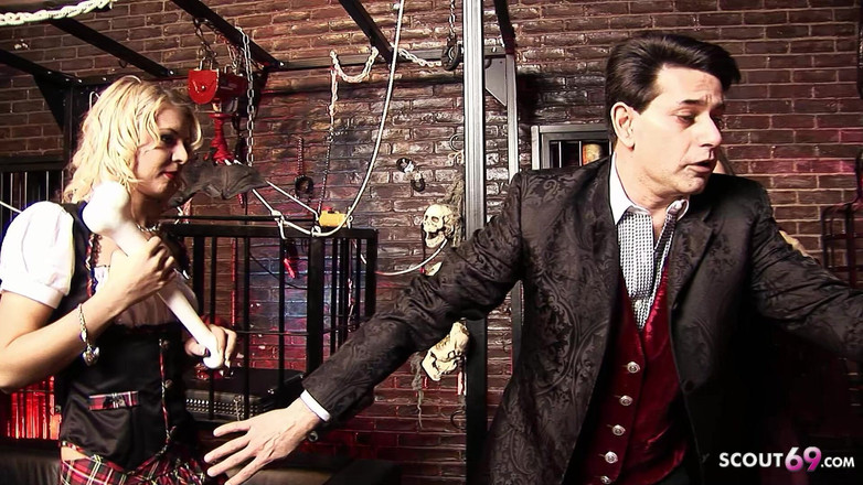 Full porn collection: Nadržená MILFka s monstrózními kozami ošukaná ve swingers trojce