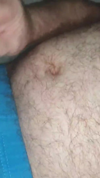 Hårig pappa björn i underbyxor som kantar med flera orgasmer