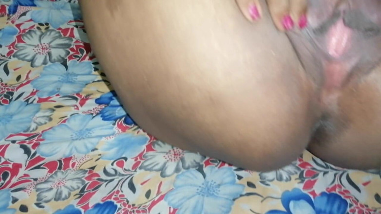 Tina Baby: Une femme de ménage indienne, partie 2, vient secrètement baiser par...