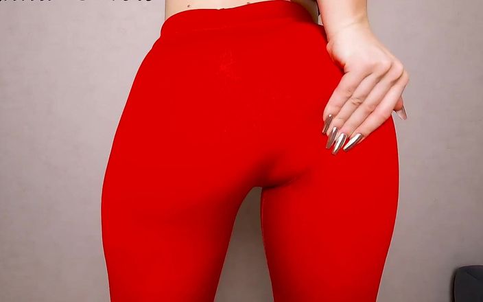 Anna Mole: PAWG i röda leggings och höga klackar viftar hennes röv...
