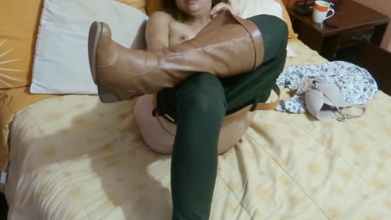 Ardientes69: Mă bucur pe deplin de sex cu mama mea vitregă,...