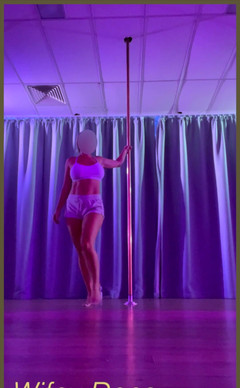 Wifey Does: Malé škádlení pole dance