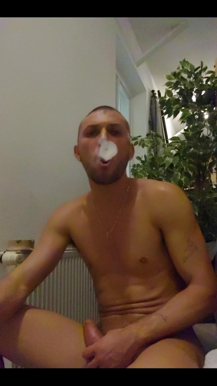 Boy jerking off: Verstikkend heet