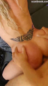 Vanessa la Colombienne couche avec un Chinois à grosse bite ; Elle a du sexe interracial. Il est timide, mais il jouit sur ses seins