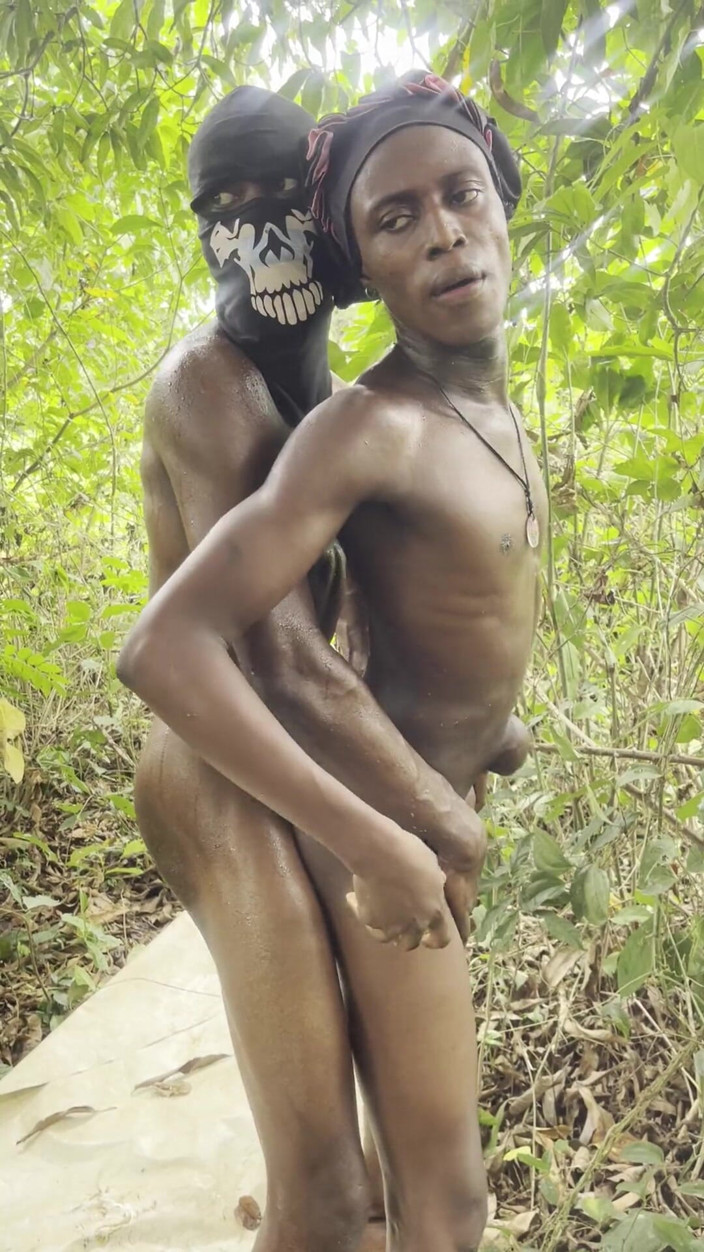 Blacksexy: Üvey babam tarafından sikildi