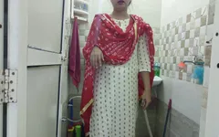 Üvey kız kardeşim beni banyoda gizlice banyo yaparken yakaladı ve xnxx'i kendi kendine sikiyor en ateşli Hintli seksi banyo yapıyor ve büyük gösteriyor