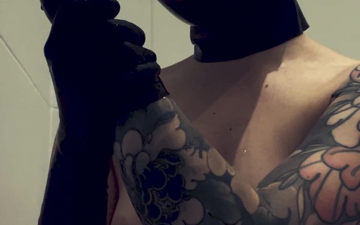 Louna X: Bồn tắm cao su phần 1