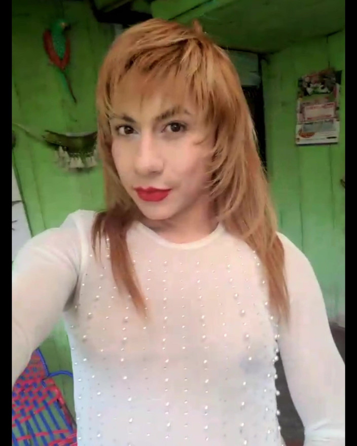 Evehamphy: स्कर्ट के नीचे ध्यान