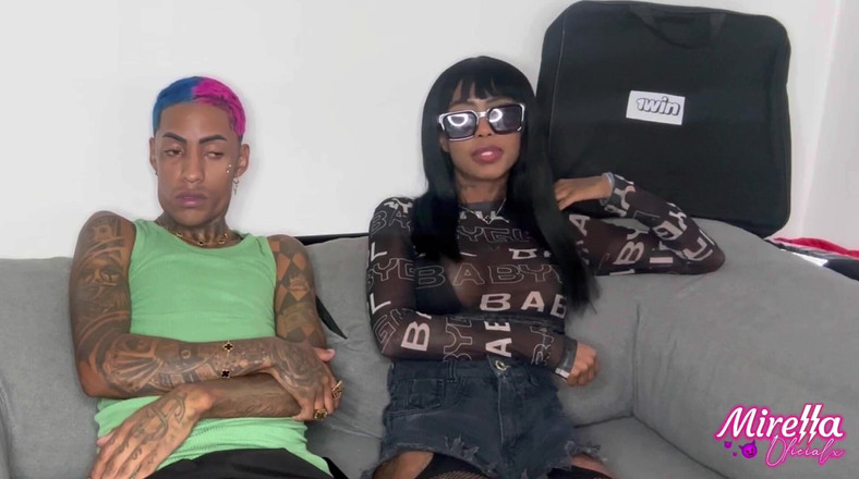 Mirellaoficialx: Můj přítel se nezmění, pokaždé, když mě přijde navštívit, jsou...