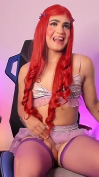 Beautiful Colombian Red Movie Dances Sexy and Shows off Her Amazing Body