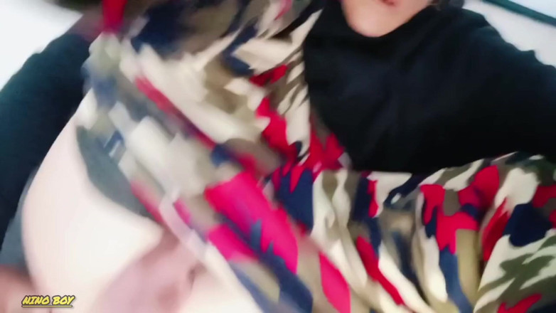 Culopeke: Ung pojke öppnar sin röv tills han spricker den