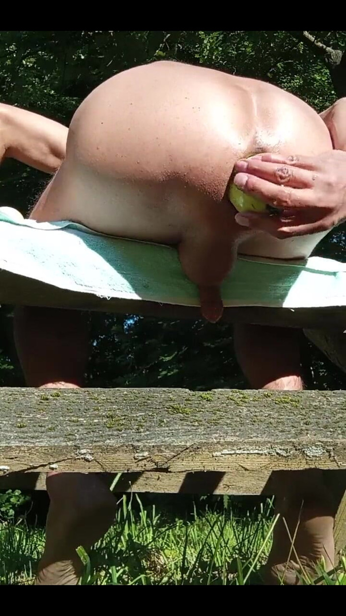 MaxonFF: Zucchini Stretches My Ass