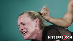 Hitzefrei: 金发德国熟女肮脏蒂娜乱搞年轻的家伙
