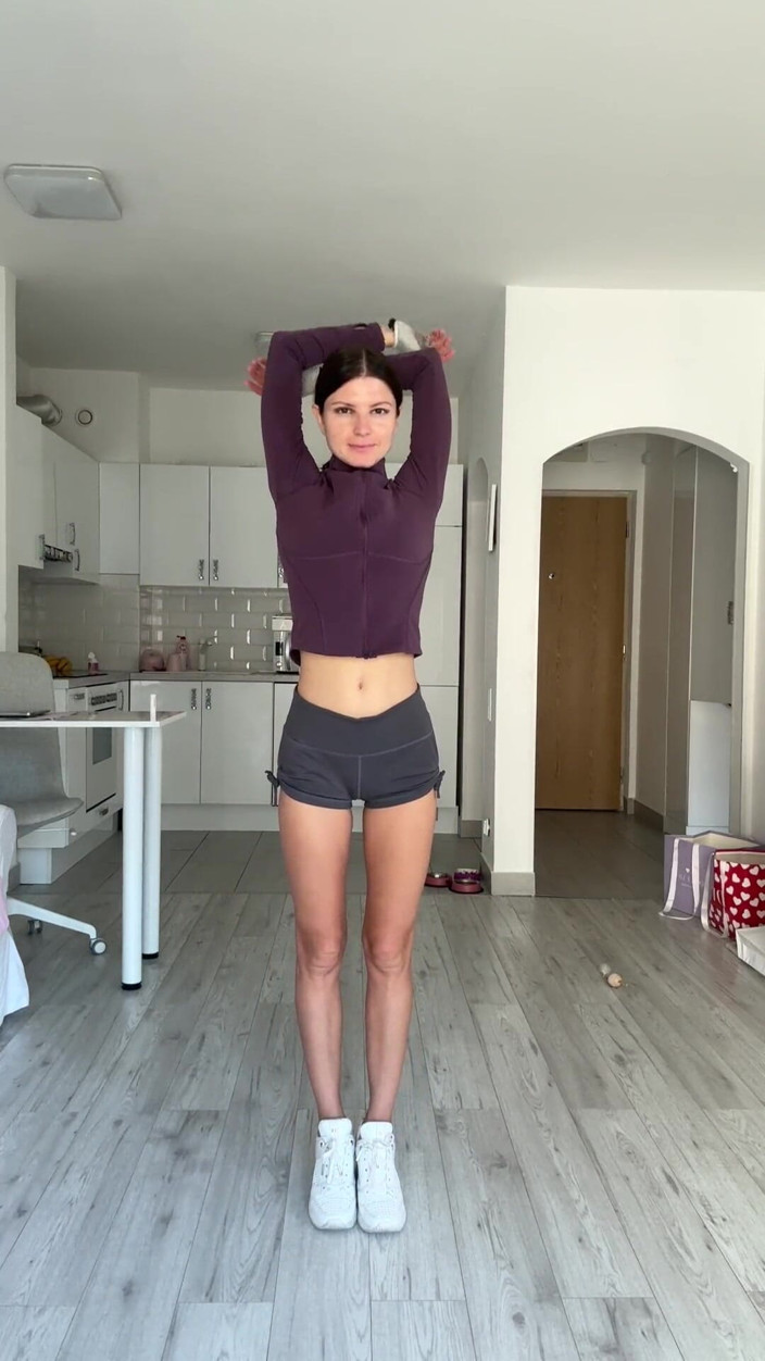 Gina Gerson: Solo hablar sucio después del gimnasio y dedeándose el coño