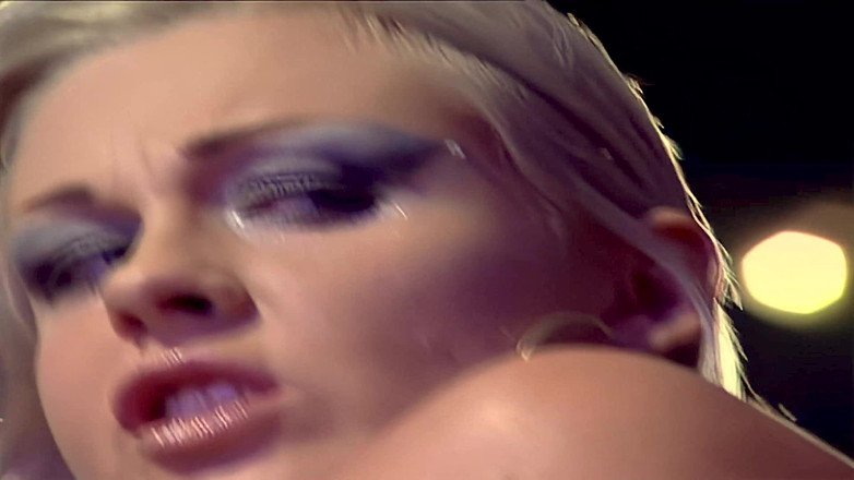 Luxury porn channel: Blondýnka a cizinec.