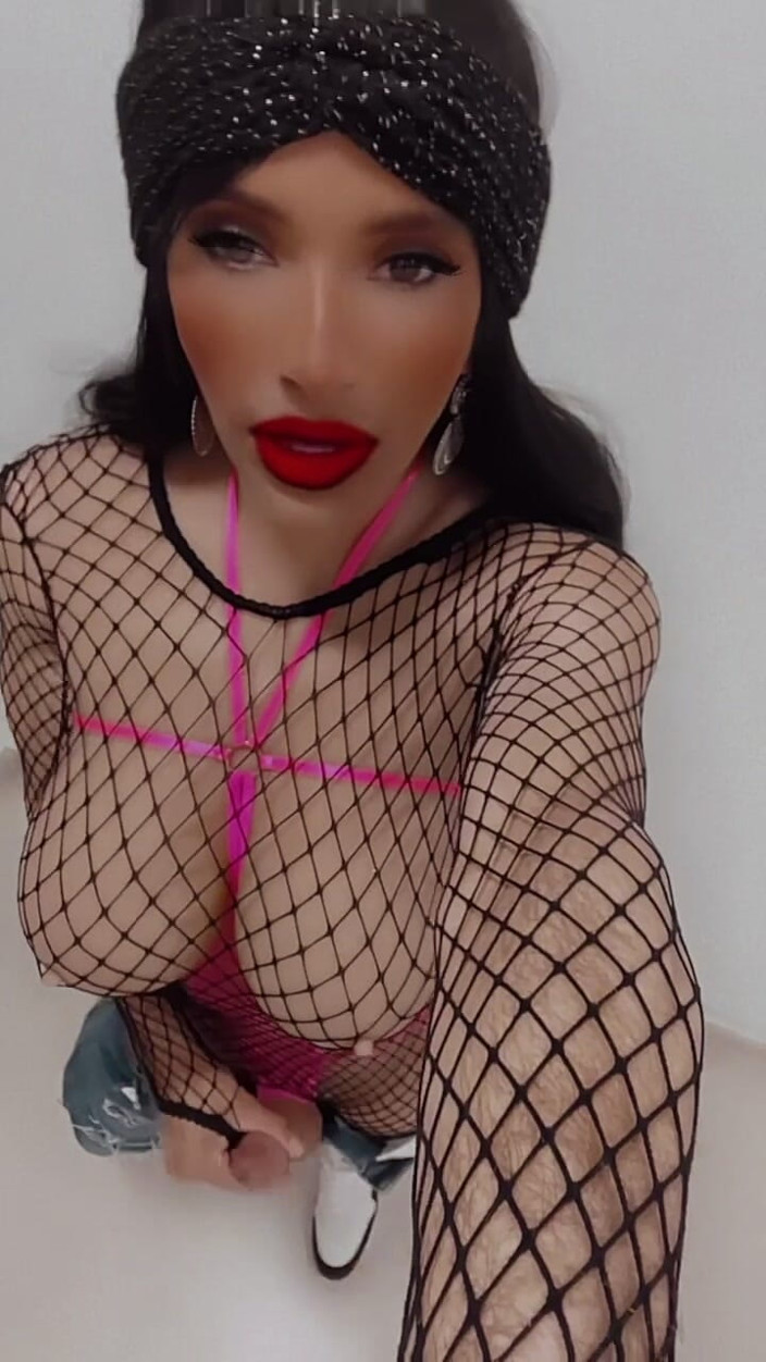 Sissy Slut Brianna: Będę się o ciebie ocierał, żeby zobaczyć, jak błagasz o więcej