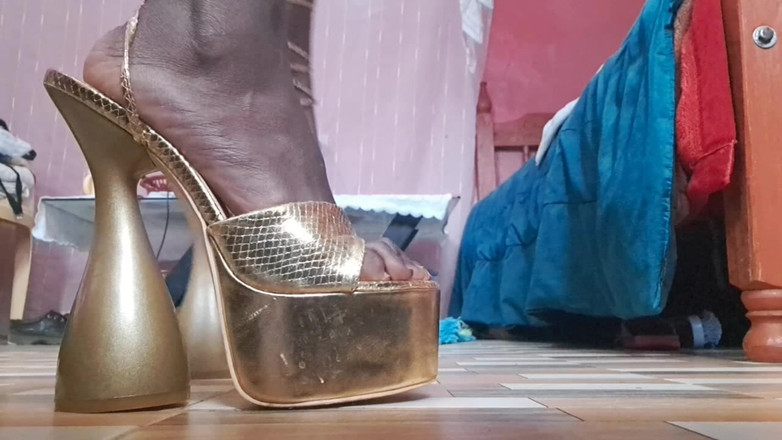 Solo Austria: Black Pearl, keysha, défilé de talons hauts