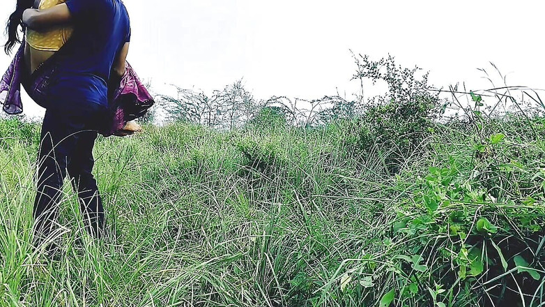 Fuckkkker: Вчителька в селі зі своїм студентом на відкритому повітрі трахається, студентка ka kala lund medam bahut acha lga або chudwne jungal,...