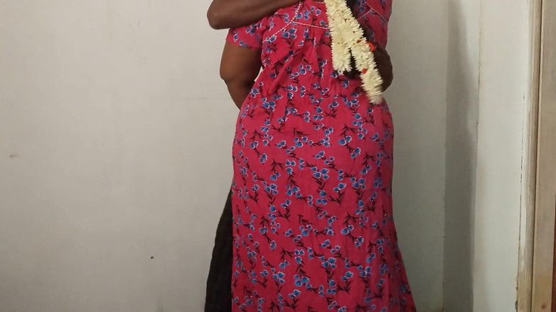 Santhi89: tamil hot grihini ki poorv premi se achchhi chudaee