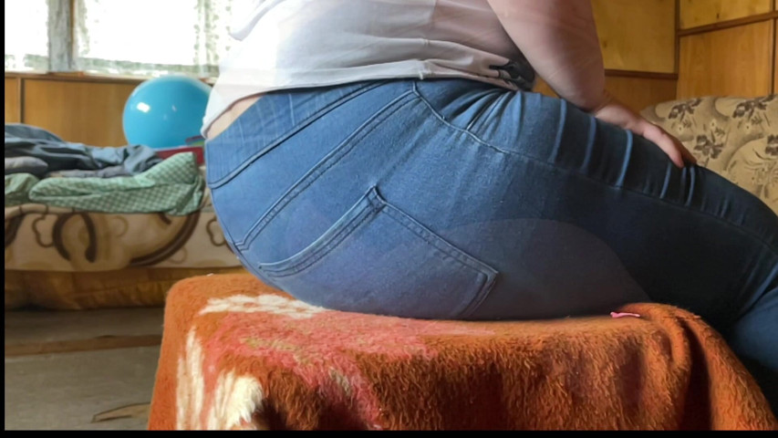 Bigbootylucy Crushed Over 20 Ballons in Blue Jeans! 2 Cameras with Slow-mo (BeachBallsDuo) Bigbootylucy Crushed Over 20 Ballons in Blue Jeans! 2 Cameras with Slow-mo (BeachBallsDuo)