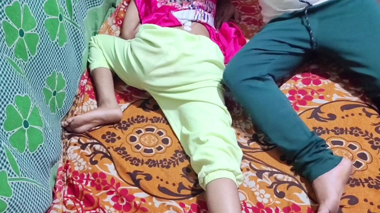 Your kavita bhabhi: desi larki aaraam kar rahi thi jab uske sautele bhaee...