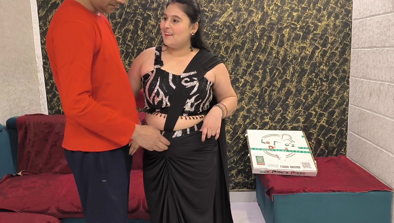 Desi chudai hub: ピザ配達員がインド人女性と無料でピザを売る