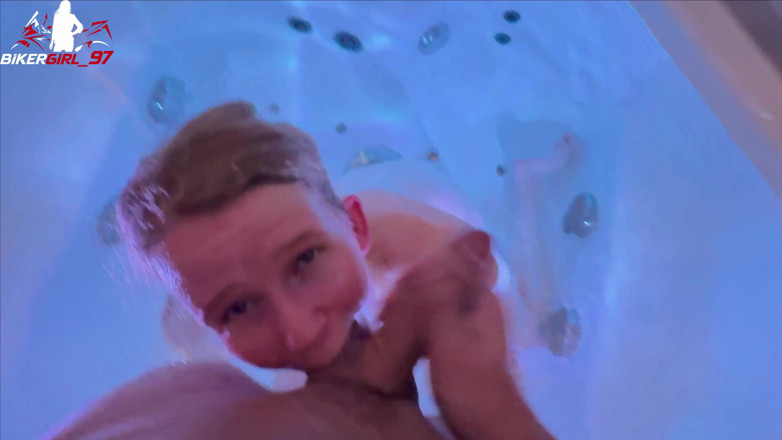 Bikergirl_97: Riskanter Geiler pompino in spa! Voll facciale in Meine Fresse