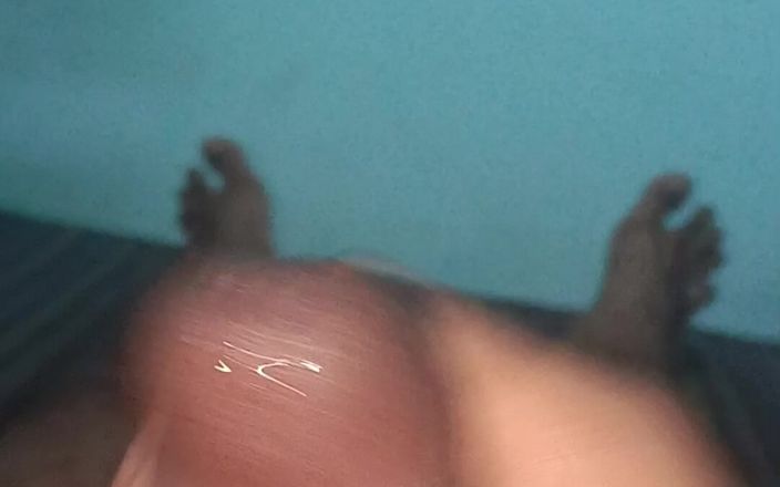 Akash_horny: यह लंड से क्रीम निकालने के लिए प्रयास लेता है