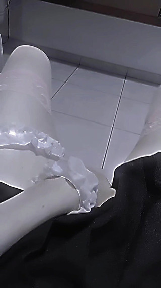 Ren Midorikawa: Trans dívka se dotýká sama sebe, dokud se na ní...