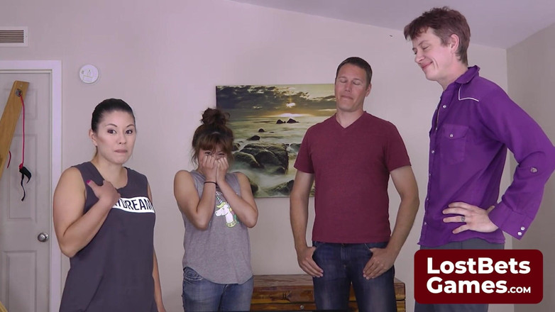 Lost Bets Games: İki azgın çiftle şişeyi çevirmede modern bir twist