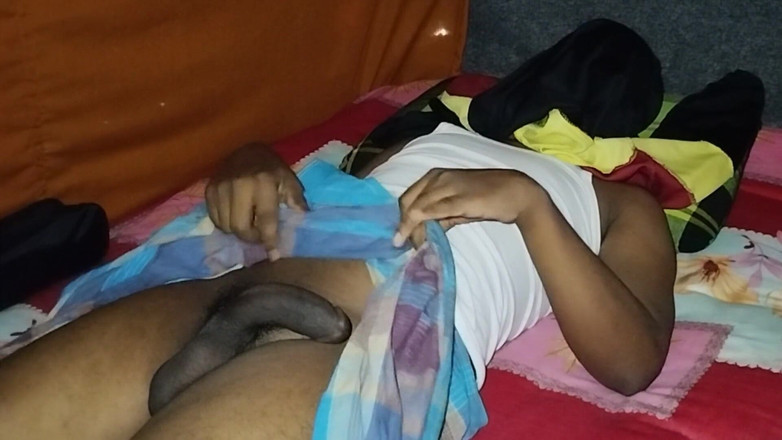 Deshi women: Desi-stiefmoeder helpt stiefzoon ontspannen met gepassioneerde seks thuis