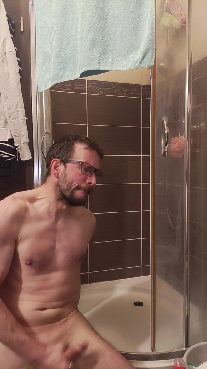 kickerscooter: Masturbând o pulă la duș