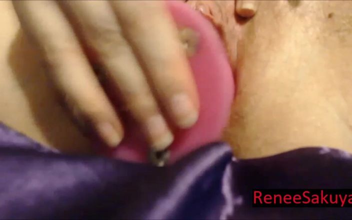 Renee Sakuya: Nackt und schwanger neckt dich