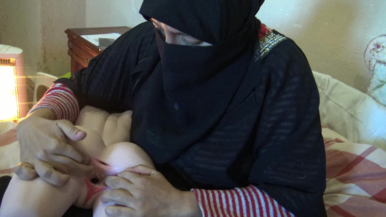 Souzan Halabi: Egipska żona ma rogacz trójkę z pasierbem i lalką Tantaly Sex