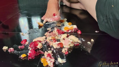 Goddess Lena: 喂食时间