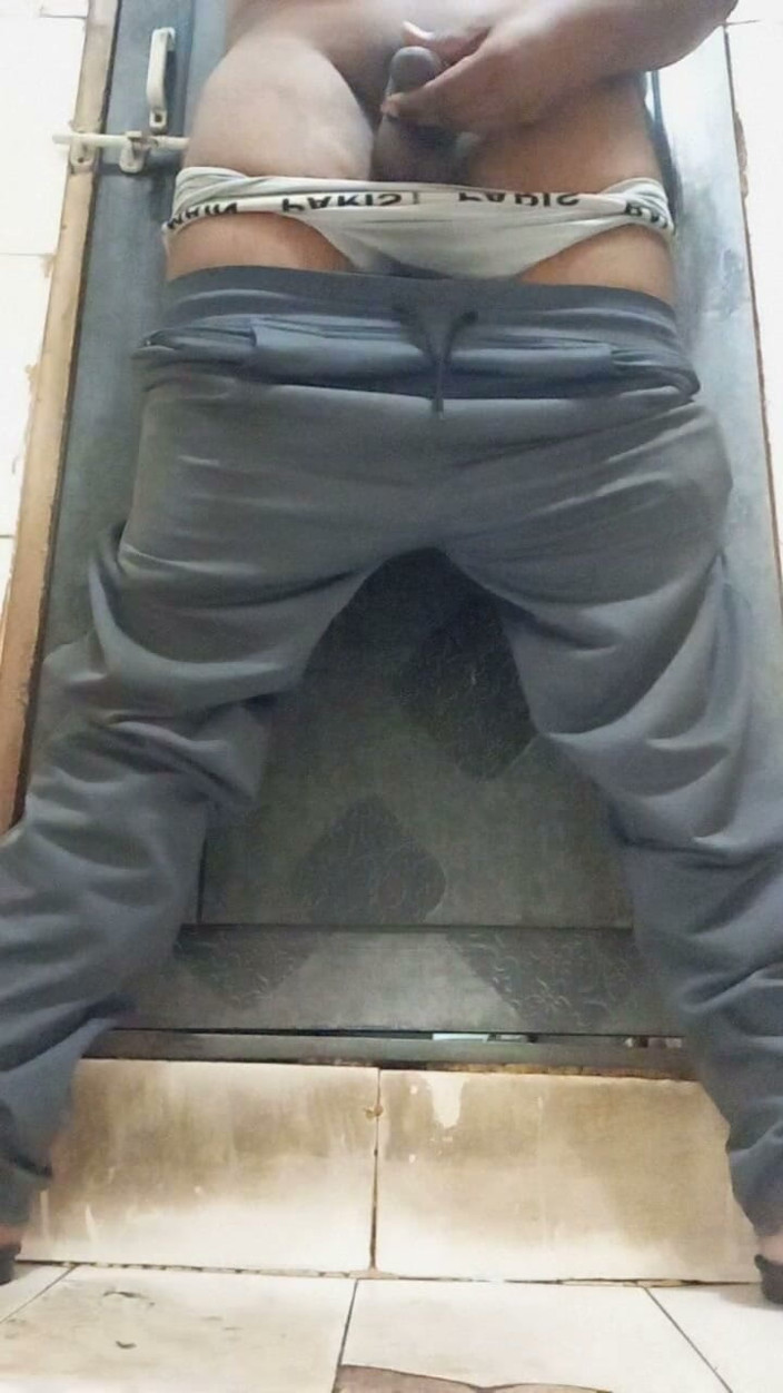 Sweet Indian cock: Індійська тітонька дезі облизує цицьки з дрочкою руками пеніса