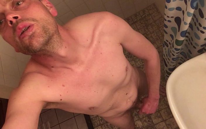 Pikkenslet: Pissvideo med cumshot och äta lite spermier