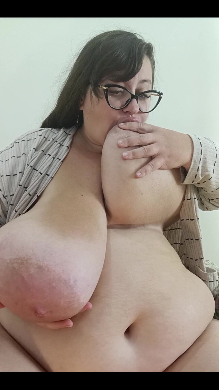 Nina Doll:  Videoclip cu Nina Doll