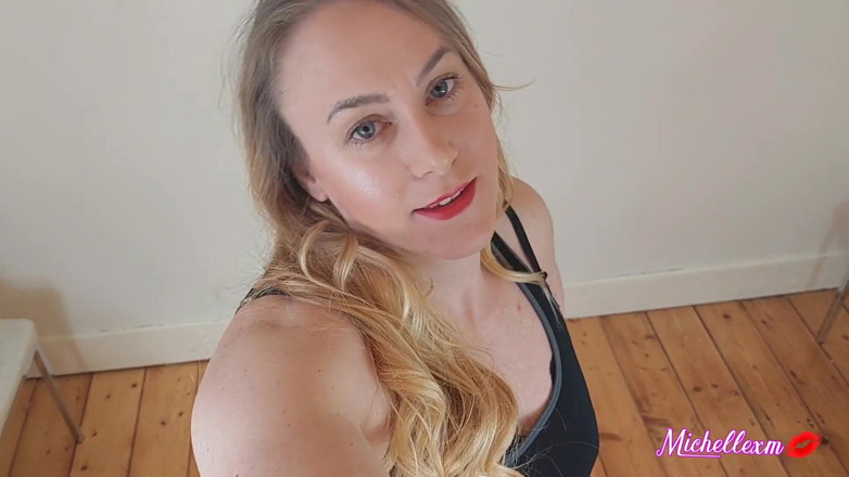 Michellexm: POV筋肉女子が巨大な腕で喉を持ち上げ、興奮させ、屈辱を与える